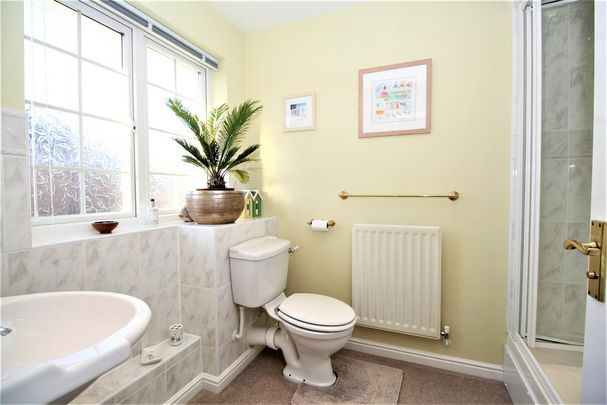 5 bedroom detached house to rent - Photo 1