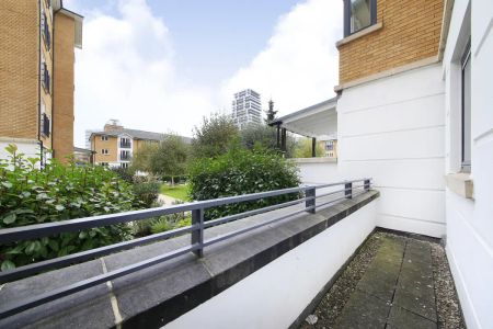 2 bedroom flat in Cotton Row - Photo 5