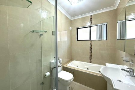 NEWLY RENOVATED FAMILY HOME - Photo 4