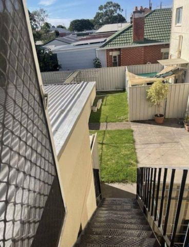 Spacious 3-Bedroom Upstairs Unit in Prime Woodville West Location - Photo 3