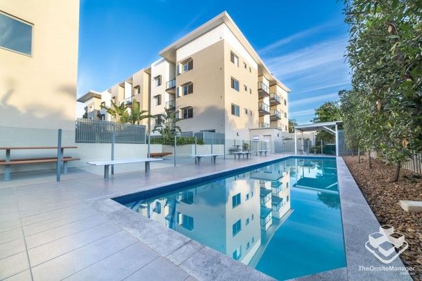 Unit in great condition with a balcony - Photo 1