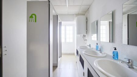 Room in a shared 7-bedroom apartment for rent in Lisbon, all bills included. - Photo 5