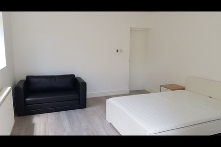 Studio Flat, Albert Road, IG1 - Photo 4