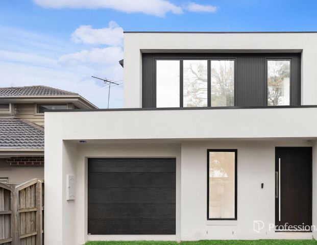 Brand New! - Stunning 4-Bedroom Family Home in Bentleigh East - Photo 1