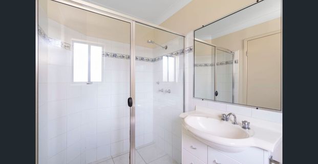 PRICE DROP - Family-Friendly Home in the Heart of Upper Coomera - Photo 1