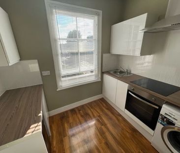 1 Bed Flat, Elsham Road, W14 - Photo 3