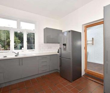 Empress Avenue, Aldersbrook, E12 - Photo 4