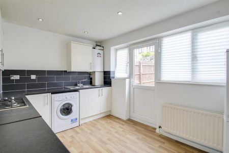 2 bedroom end of terrace house to rent - Photo 5