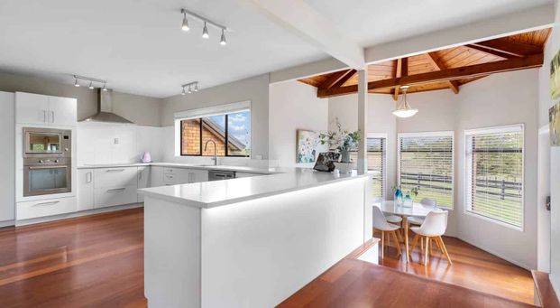 Countryside Escape with Breath-Taking Views - Photo 1