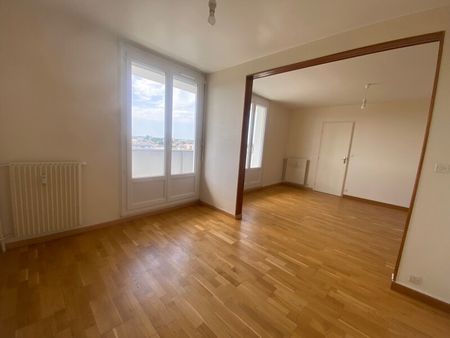 Location Appartement 3 pièces 71m² FLEURY LES AUBRAIS 45400 - Photo 3