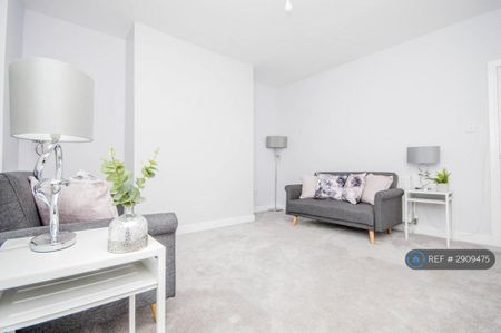 2 bedroom terraced house to rent - Photo 2