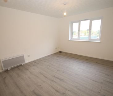 1 bedroom Flat to let - Photo 5