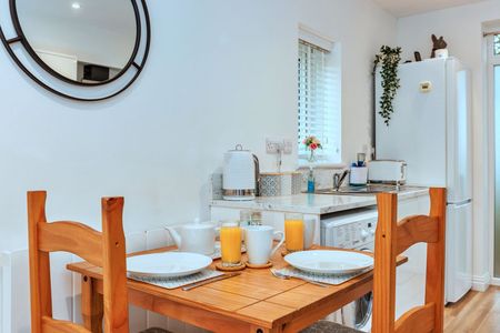 Eastwood Villa - Photo 4