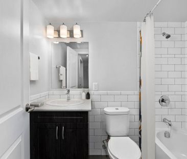 2495 Lake Shore Boulevard, West - Photo 2