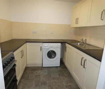 2 bed flat to rent in Marie Curie Drive, Elswick - Photo 4