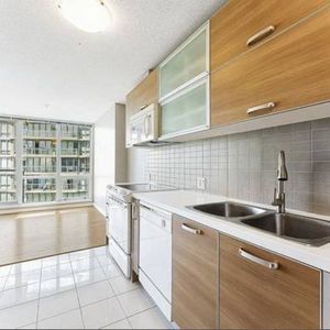 1 Bed 1 Bath Luxury Condo in Surrey Central - Photo 2