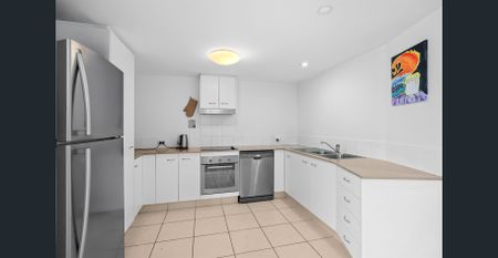 Spacious & Convenient Townhouse in the Heart of Beenleigh - Photo 2