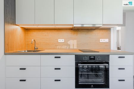 Pronájem bytu 1+kk a garsoniéry 25 m², U krbu 1156, Praha - Fotografie 4