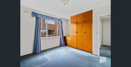 Comfortable 2-Bedroom Living in Convenient New Town - Photo 2