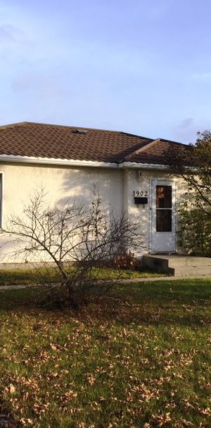 Full House with Garage in Michener 2 Bedroom 2 Bathroom - Photo 1