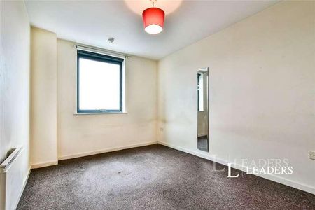 City Point, Chapel Street, Salford, Greater Manchester, M3 - Photo 2