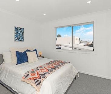 Modern & Comfortable Living in the Heart of Denham Court - Photo 3