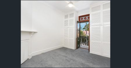 Charming Terrace with Harbour Bridge views in an Ultra-Convenient Location - Photo 2