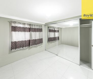 BEAUTIFULLY COSY RENOVATED 3 BEDROOM UNIT - Photo 1