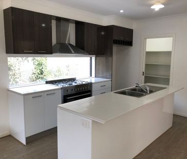 Fabulous Family 4Br Home in Gateway Estate, Truganina! - Photo 3