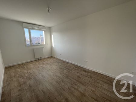 Location Appartement 3 pièces 66m² LA NEUVILLETTE 51100 - Photo 2