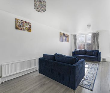 3 Bedroom - Photo 4