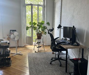 Location Appartement 7 pièces 218m² ST ETIENNE 42000 - Photo 3