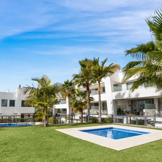 Alquiler de chalet pareado en Avenida La Finca - Photo 1