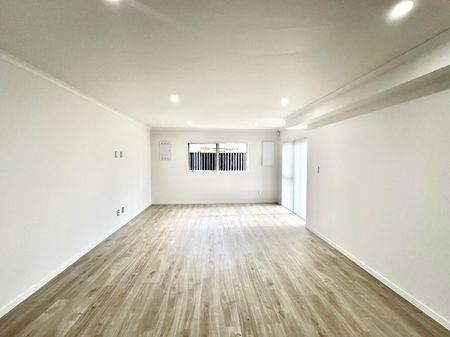 Unit 1, 54 Stranraer Crescent, Wattle Downs, Auckland - Photo 2