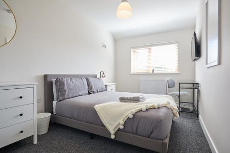 6 bedroom semi-detached house to rent - Photo 3