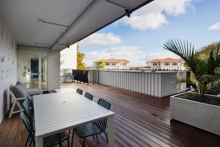 Great location! - Photo 2