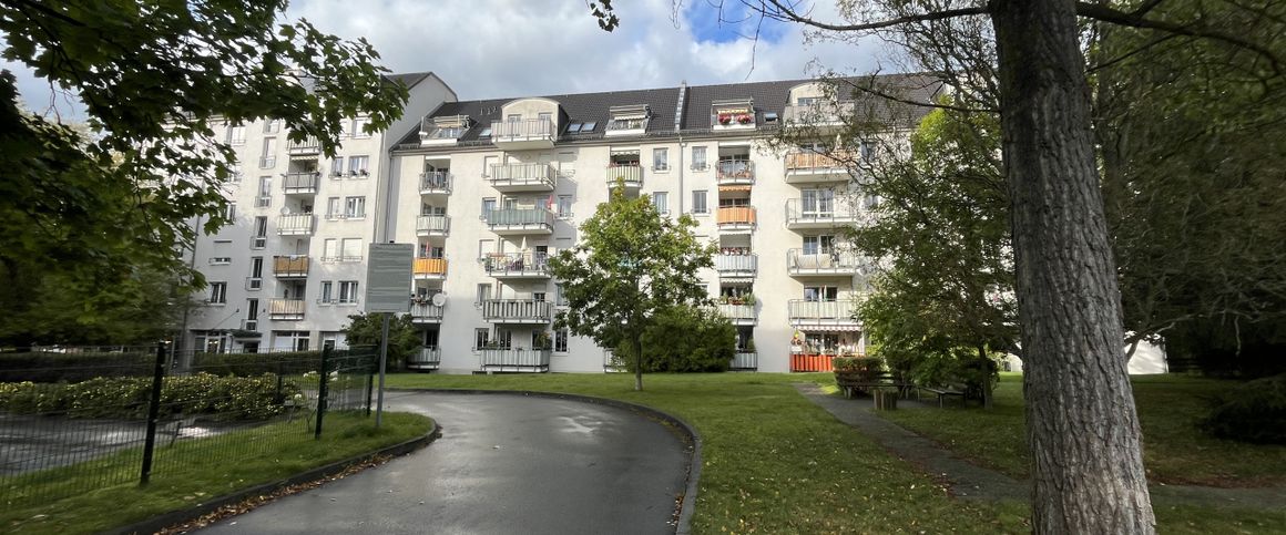 Großzügige 2 Raum-Wohnung mit Balkon wird frisch renoviert - Photo 1