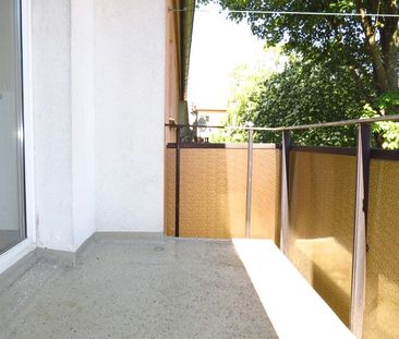 Kleine 3-Zi.-Whg. mit neuem Bad, neuem Boden und sonnigem Balkon - Photo 2