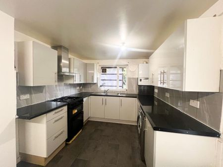 4 bedroom terraced house to rent - Photo 3