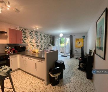 1 bedroom in a flat share to rent - Photo 6
