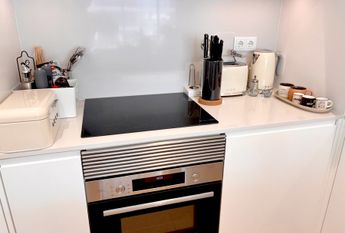 Apartamento T1 mobilado em Miraflores com Vista de Rio, a estrear