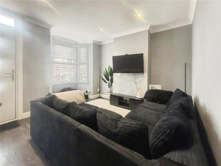 3 bedroom terraced house to rent - Photo 3