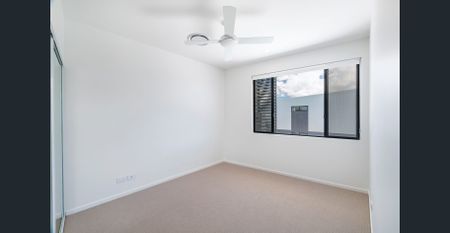 Luxury Waterfront living at Cova, Hope Island - Photo 5