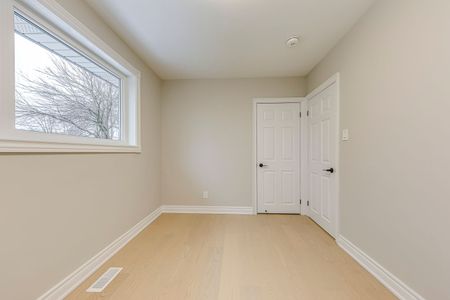 For Lease - 2420 Raymore Drive, Burlington, Ontario - Photo 5