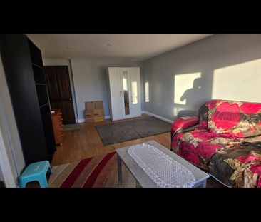 2 Bed Flat, Plantagenet House, SE18 - Photo 4