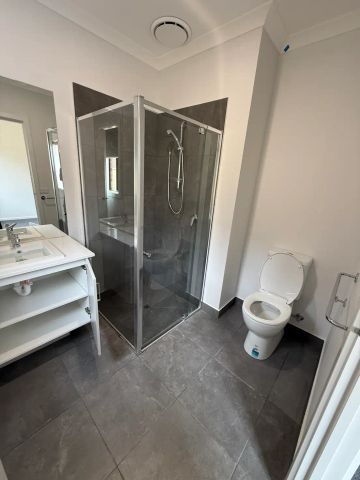 “🌟 Modern 4-Bedroom Share House – All Rooms with Private Ensuite | All Bills Included 💰 Room Rates from $255 per week” - Photo 2