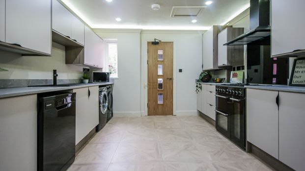 Flat 2, 258 Tiverton Road - Photo 1