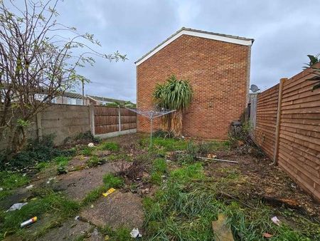 Second Avenue, Canvey Island, Essex, SS8 - Photo 4