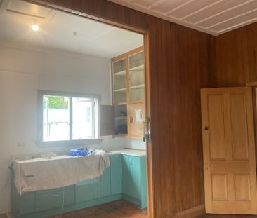 LARGE COUNTRY HOME - Photo 5