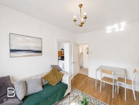 2 bedroom flat to rent - Photo 2